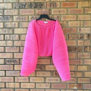 Gianni Bini hot pink short waist plisse bubble blouse top shirt
